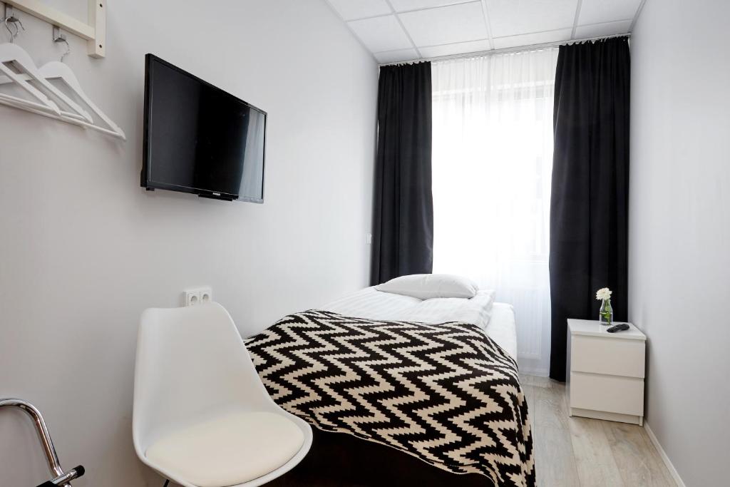 
Single Room with Bath
