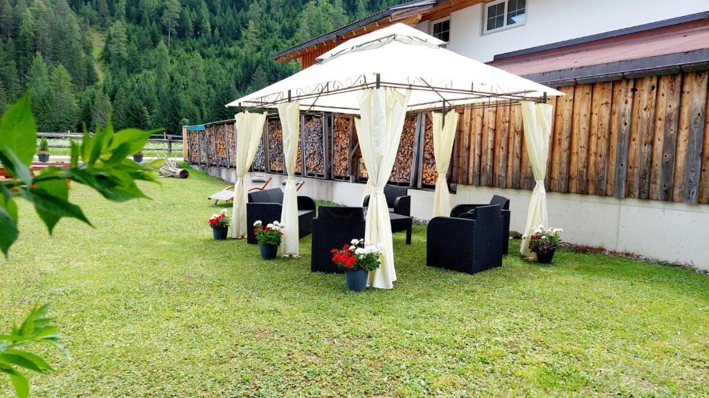 Zahrada ubytování De Nussi's Chalet 1