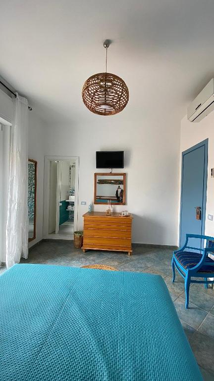 TV a/nebo společenská místnost v ubytování Sunrise B&B Le castella