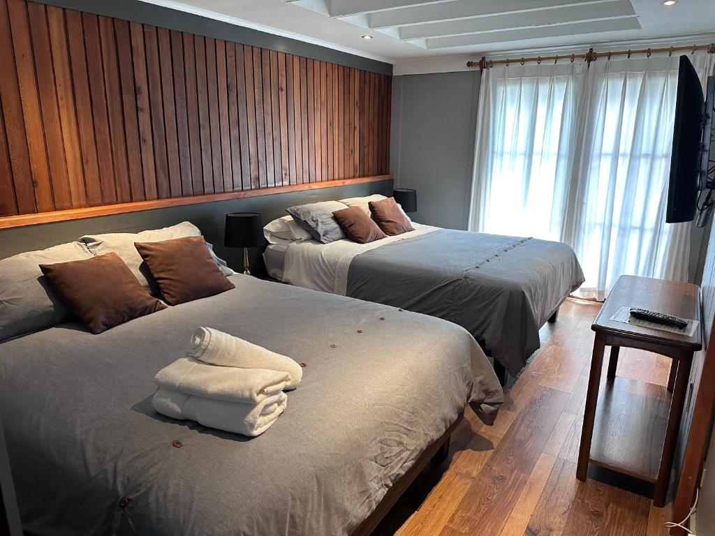 Postel nebo postele na pokoji v ubytování Hotel Hosteria Entre Lagos