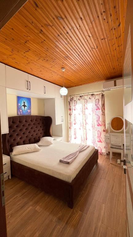 July Seaview Apartment - Image 7