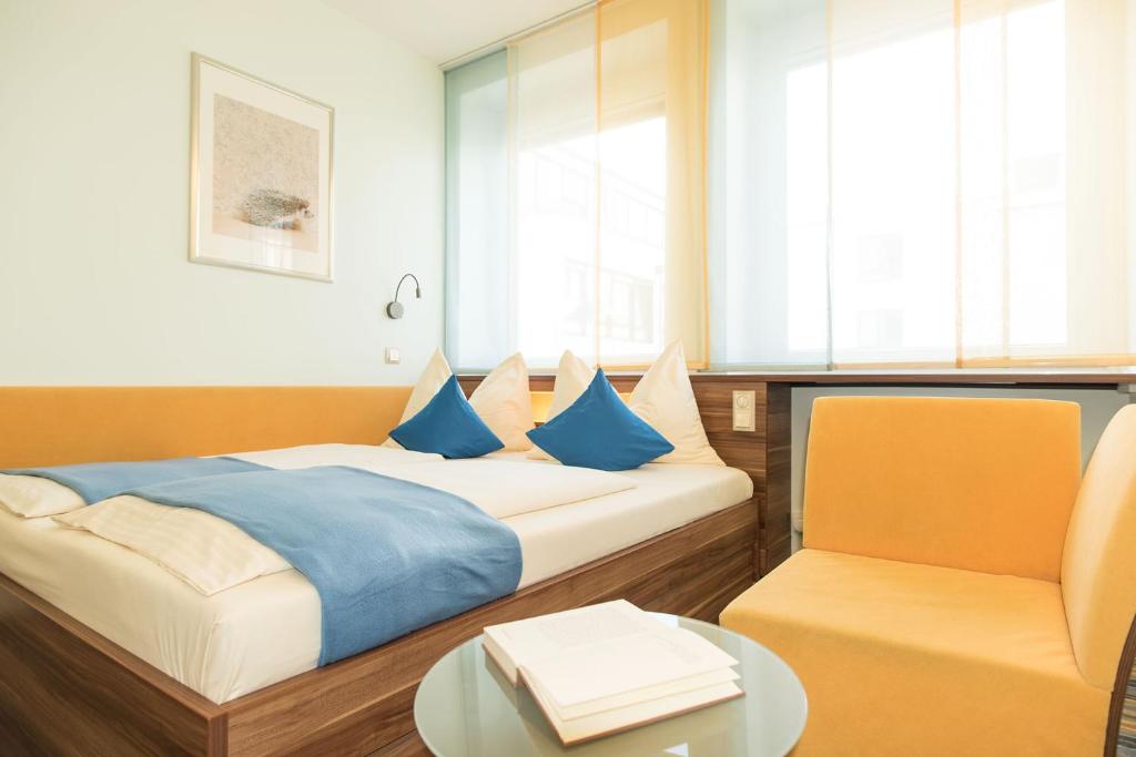 Postel nebo postele na pokoji v ubytování Hotel Peterhof - urban lifestyle Kempten