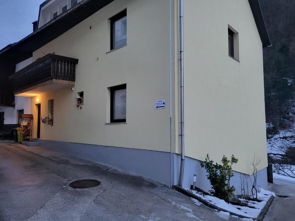 Tiha dolina - Three-Bedroom House