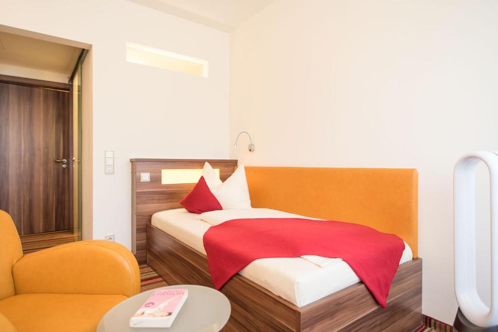 Postel nebo postele na pokoji v ubytování Hotel Peterhof - urban lifestyle Kempten