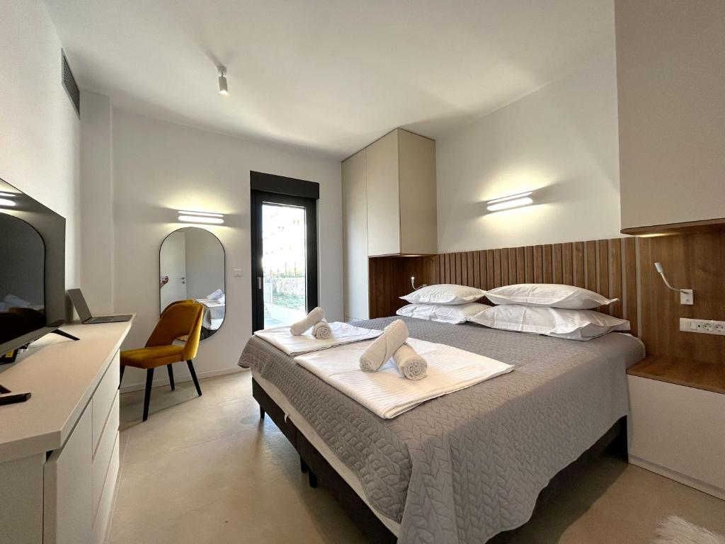 Postel nebo postele na pokoji v ubytování Sandi Hvar Apartments