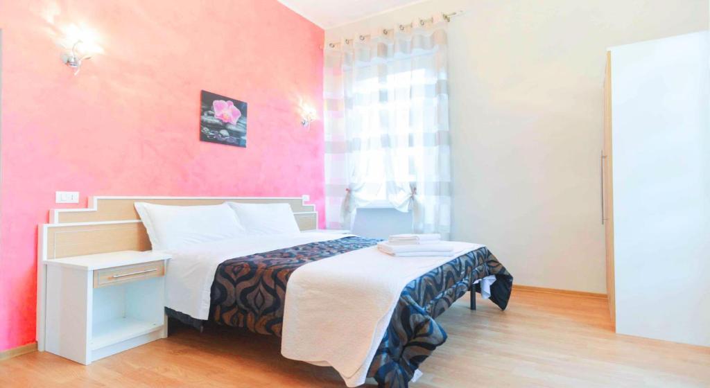 B t rooms. 2rooms новый арбат караоке. B t rooms. Голден румс отель. Бутик отель рум мероприятия.