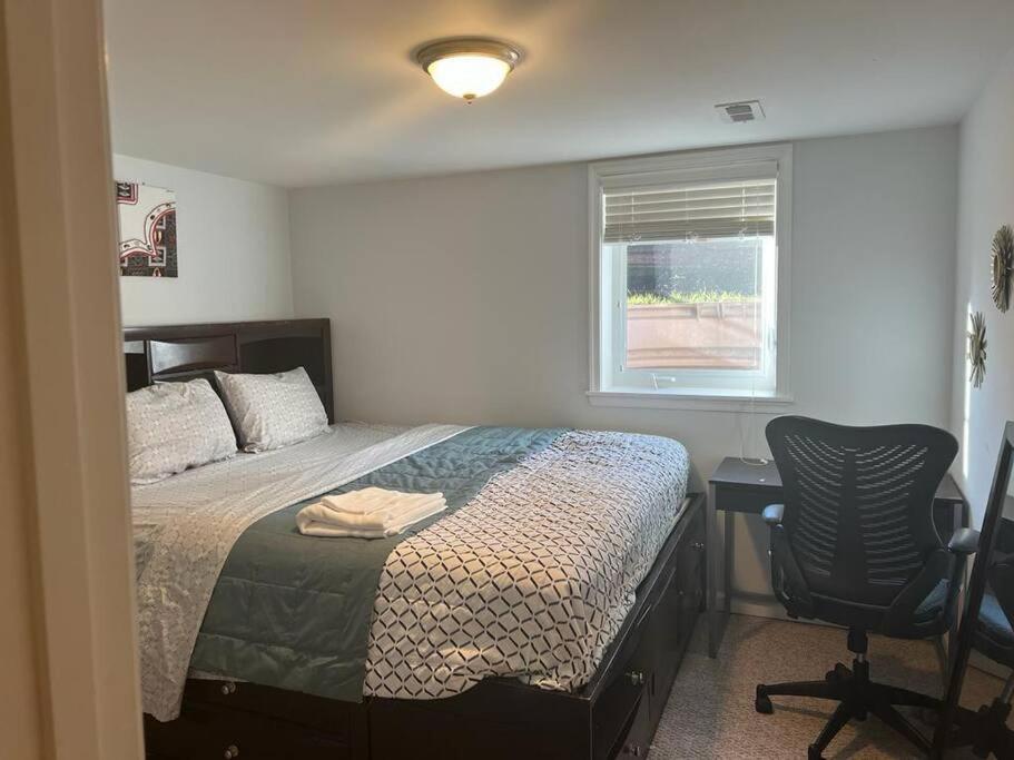 a bedroom with a bed and a desk and a chair at LOVELY 2 BEDROOMS APPARTEMENT, LAUNDRY/PARKING/TV in Silver Spring