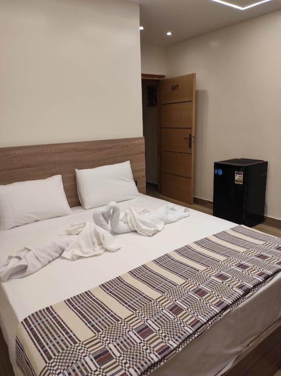 a large bed with towels on it in a room at pyramids view suite/vista piramidi in Cairo