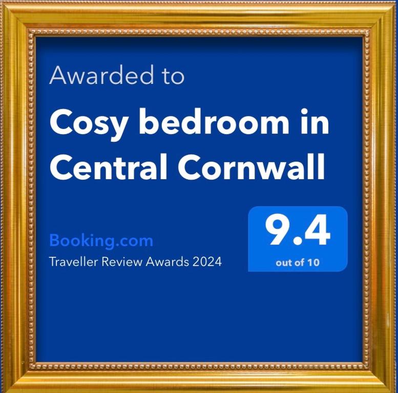 康斯坦丁的住宿－Cosy bedroom in Central Cornwall，中央盟约中舒适的卧室的画框,上面有读取的标志