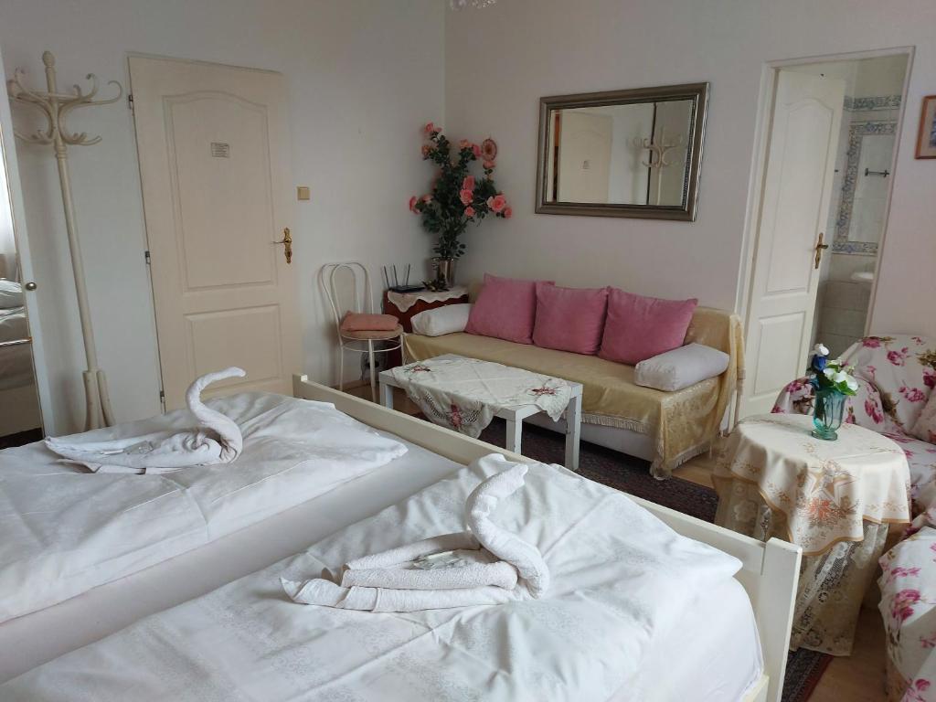 Postel nebo postele na pokoji v ubytování Hotel Garni