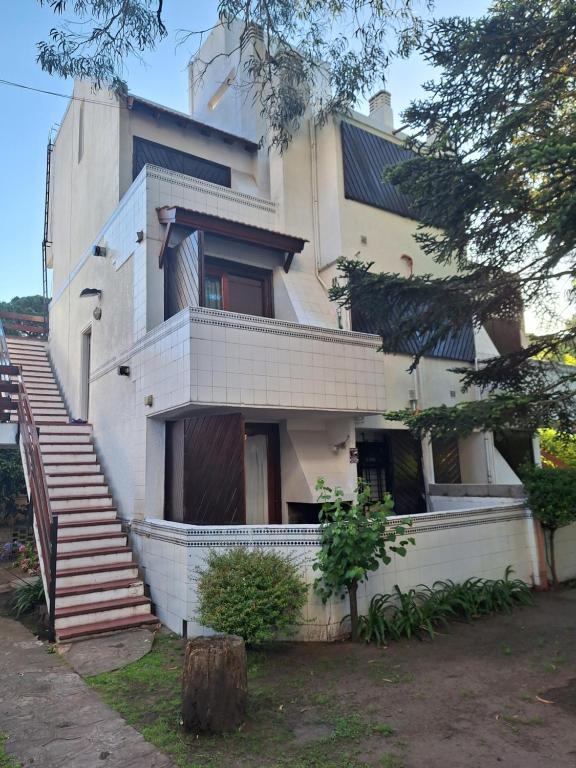 Το κτήριο όπου στεγάζεται  το διαμέρισμα