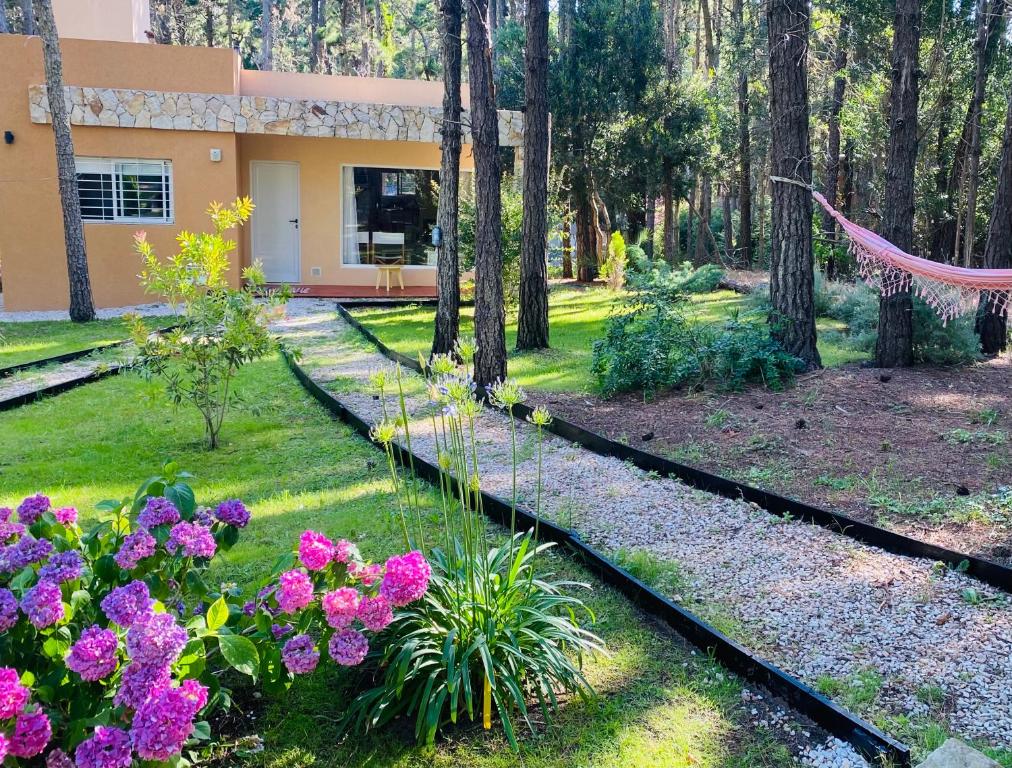a garden with flowers in front of a house at Casa Libertad in Mar de las Pampas