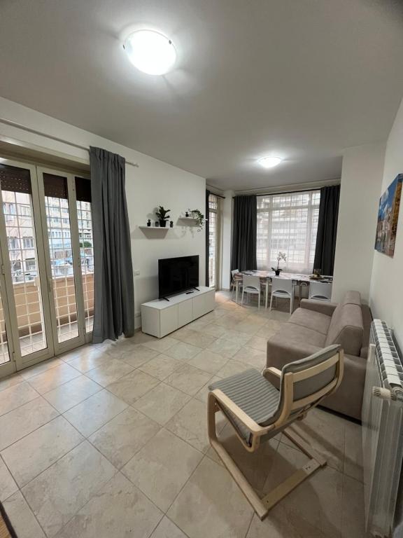 een woonkamer met een bank en een stoel bij Monti Exclusive Apartment in Rome