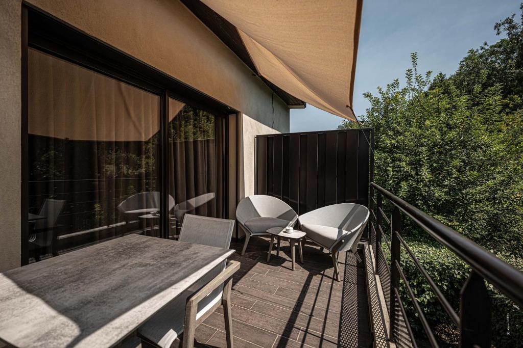 Balkón nebo terasa v ubytování Hôtel Le Parc - La Table de Franck Putelat