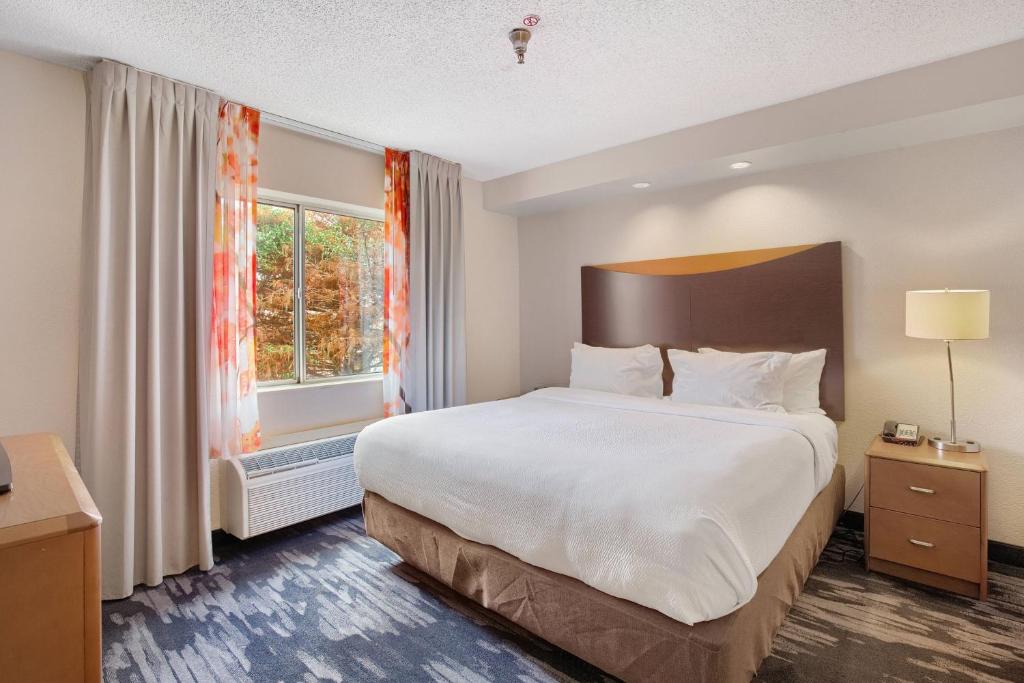 Fairfield Inn and Suites Mobile - 特大号床间
