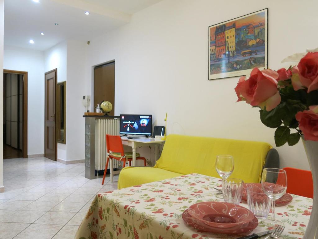 Televízia a/alebo spoločenská miestnosť v ubytovaní Thany casa