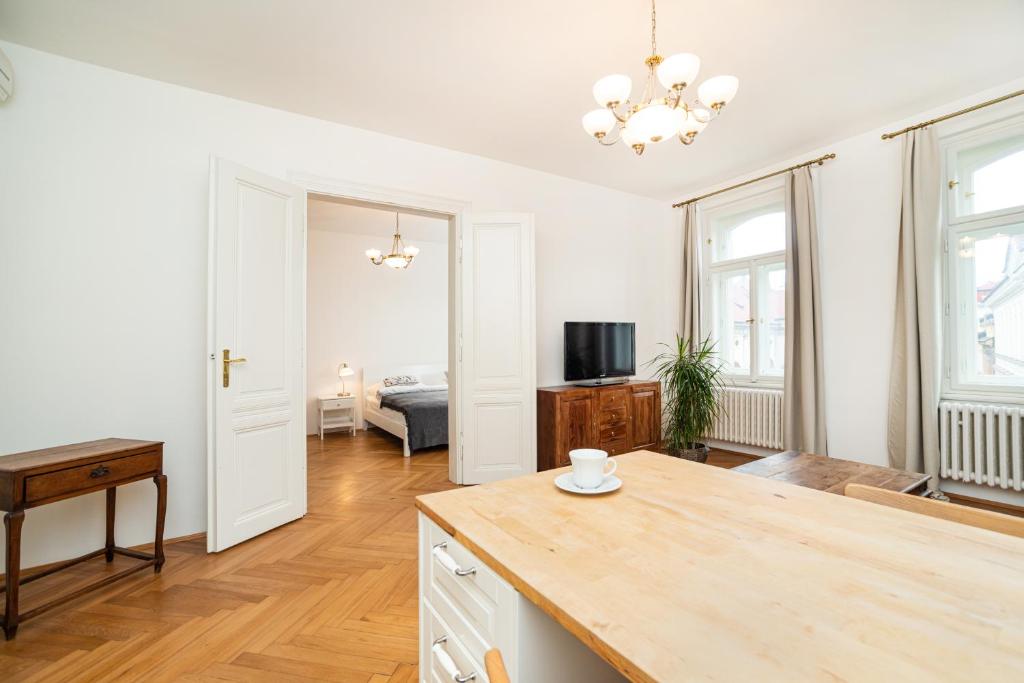 Quiet apartment in the Old Town - 9