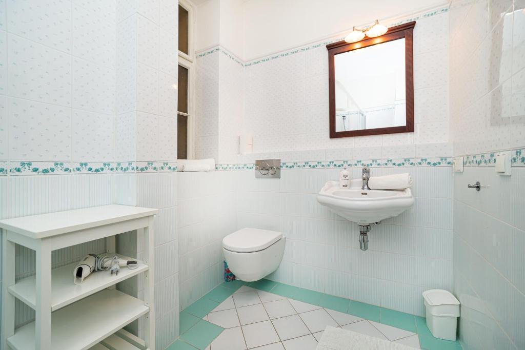 Quiet apartment in the Old Town - 12