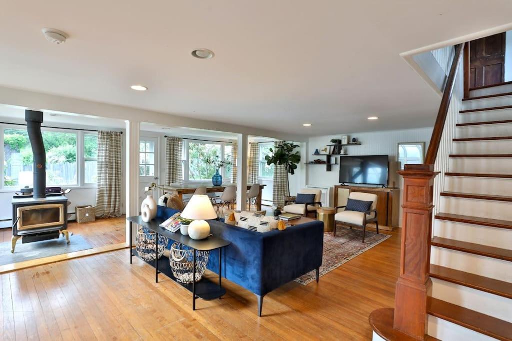Abeni House - Catskill Country House w Hot Tub Near Skiing - Housity