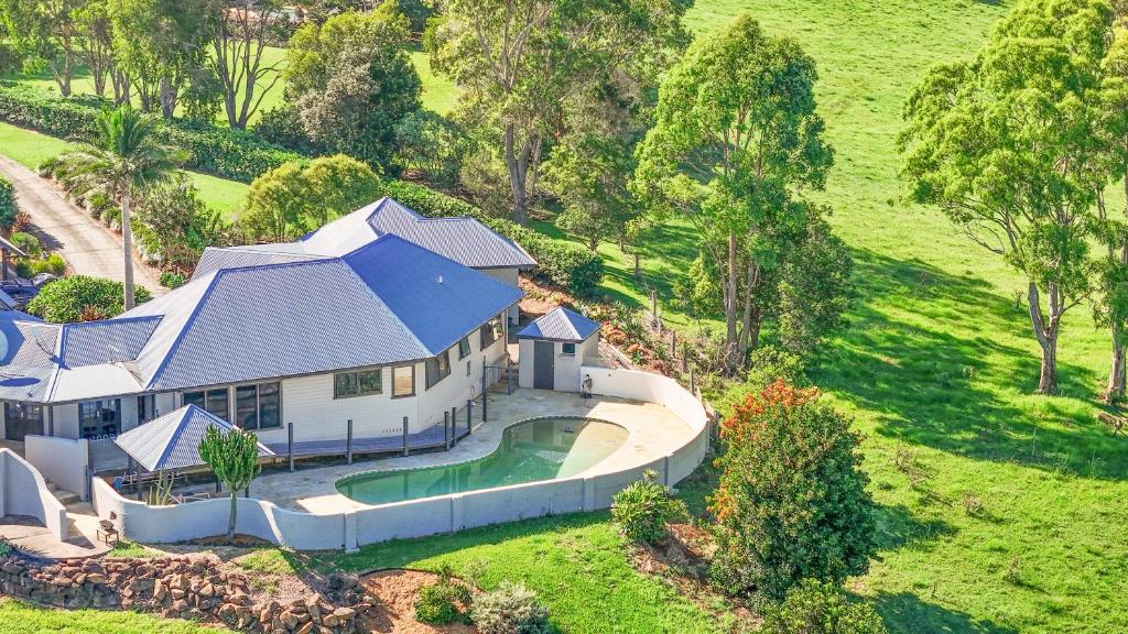A bird's-eye view of Byron Bay Hinterland Breeze 2bed & pool