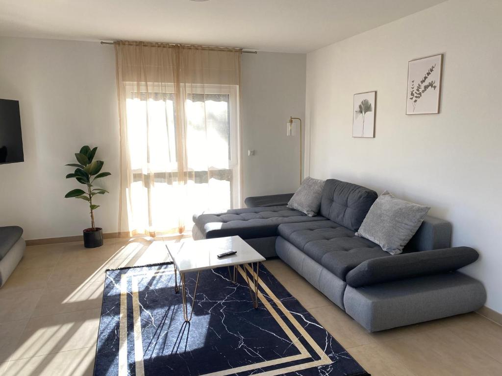 a living room with a couch and a table at Valley of Business Frankfurt-West - Apartment Nº2 - Two-Bedroom in Hofheim am Taunus