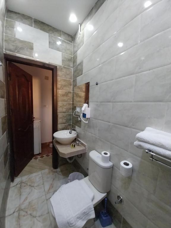 Eagles Pyramids View - 17