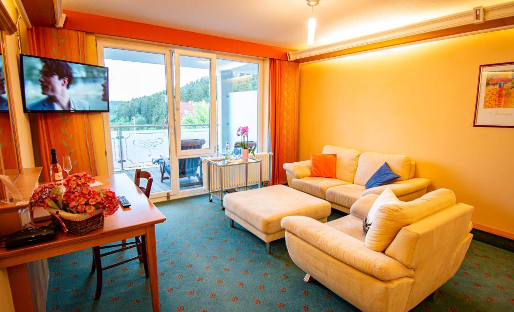 Vital- und Wellnesshotel Albblick - Deluxe Double Room With Balcony