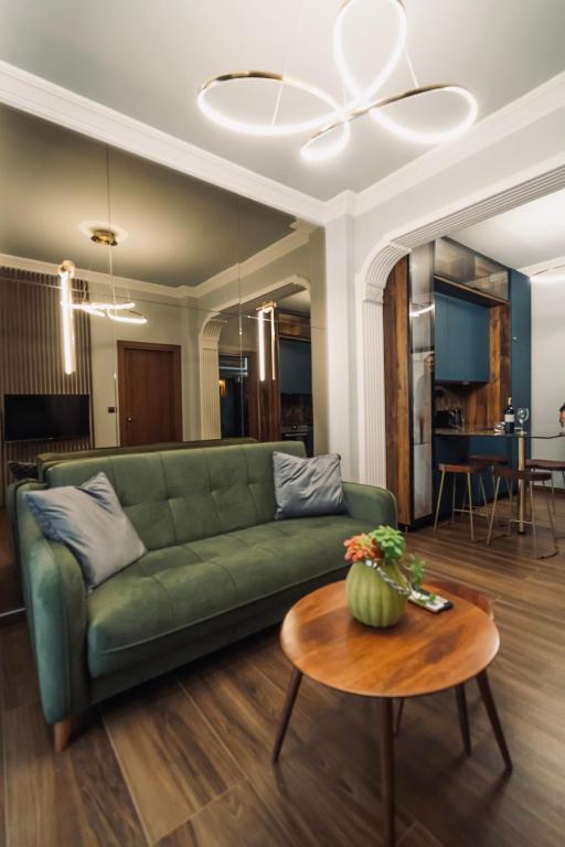 INDIVIDUALliving 1 Excellent central location !!!