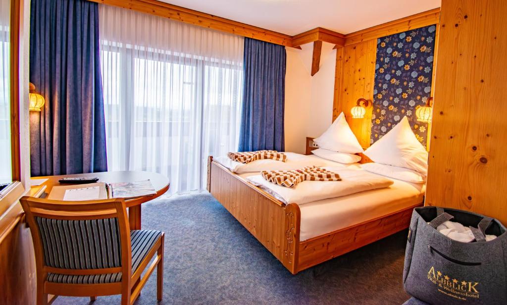 Vital- und Wellnesshotel Albblick - Double Room With Balcony
