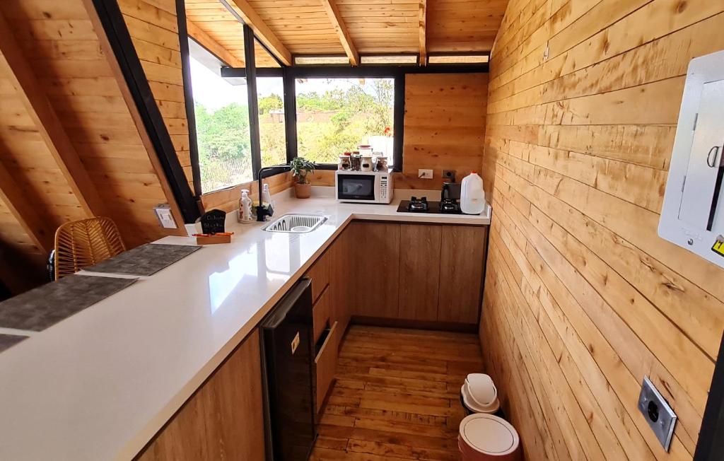 Kuchyň nebo kuchyňský kout v ubytování Cabaña Starka & Jacuzzi