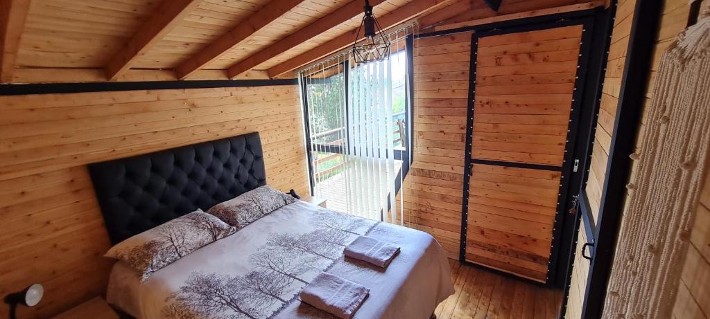 Postel nebo postele na pokoji v ubytování Cabaña Starka & Jacuzzi