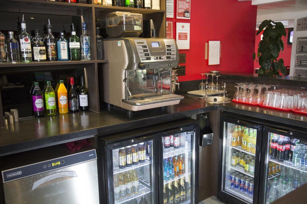 Ramada Cambridge - Resim 34