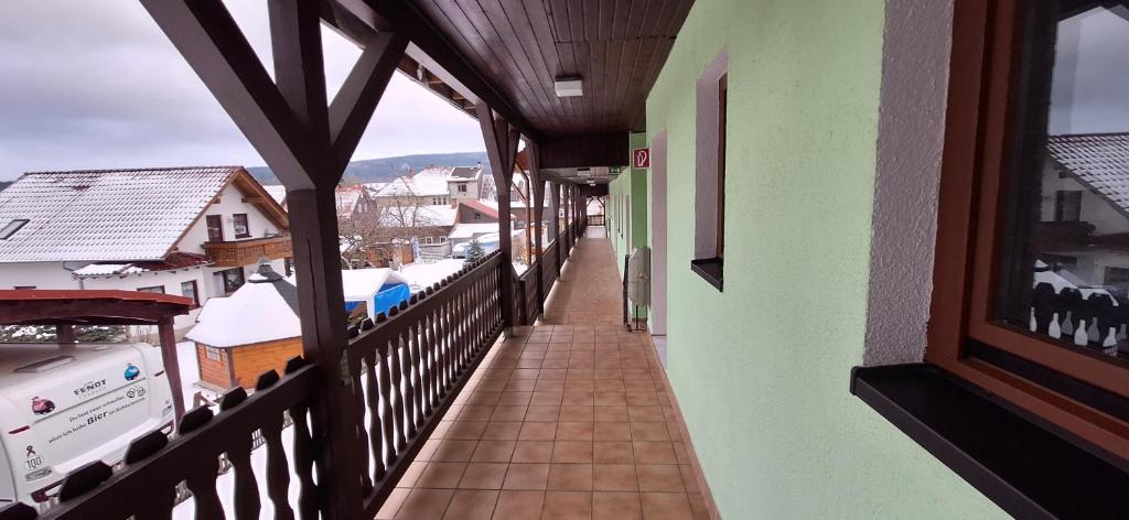 Rõdu või terrass majutusasutuses Sharma's Hotel