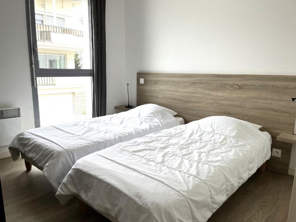 En eller flere senge i et v&aelig;relse p&aring; Appartement Royan, 3 pi&egrave;ces, 4 personnes - FR-1-539-2