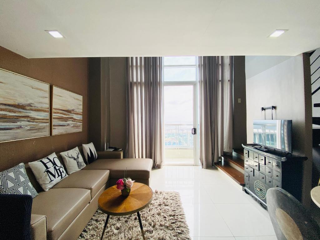Cebu City Huge Lofts by P&J - Penthouse Apartment