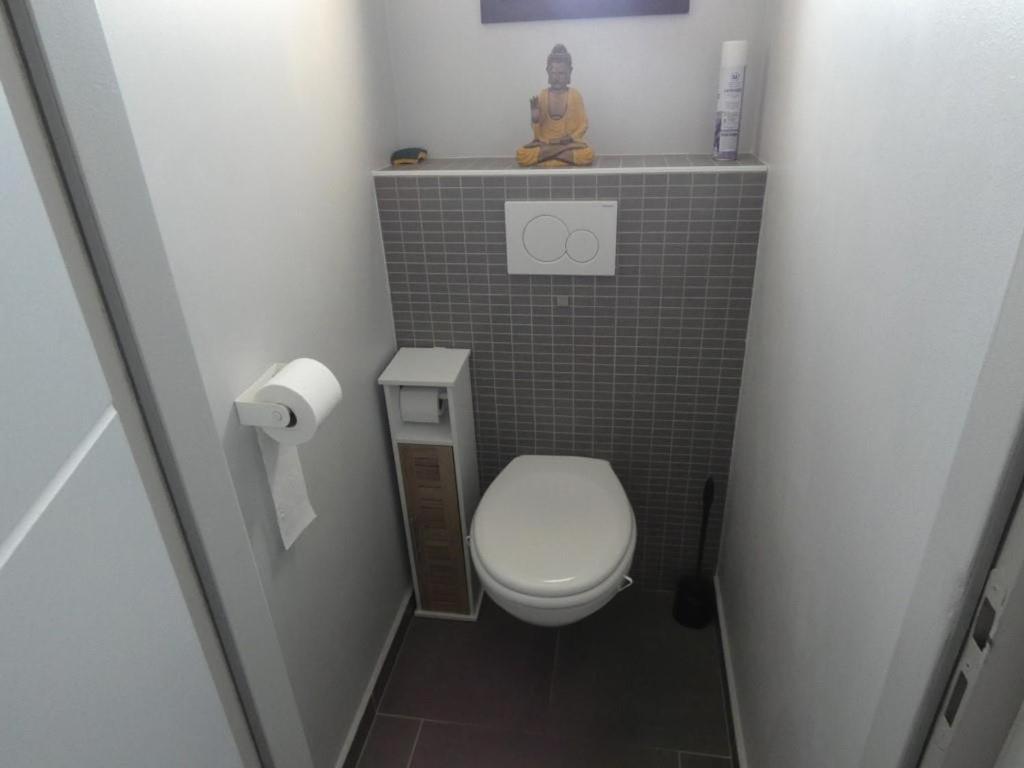 Kúpeľňa v ubytovaní Maison 85m² à Notre-Dame-de-Monts, 7 pers, proche plage, 3 chambres, terrasse, activités nautiques - FR-1-540-150