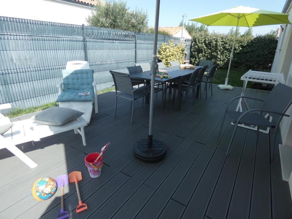 Balkón alebo terasa v ubytovaní Maison 85m² à Notre-Dame-de-Monts, 7 pers, proche plage, 3 chambres, terrasse, activités nautiques - FR-1-540-150