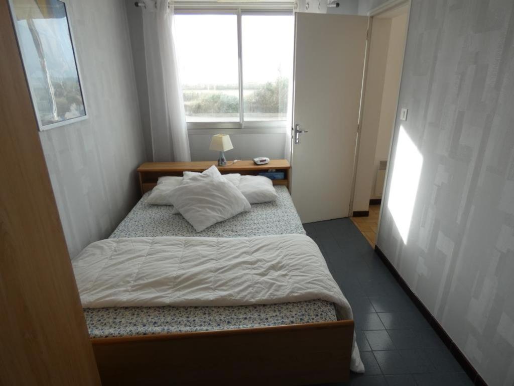 Posteľ alebo postele v izbe v ubytovaní Appartement bord de mer à Notre Dame de Monts - 38m², 4 pers, animaux admis - FR-1-540-250