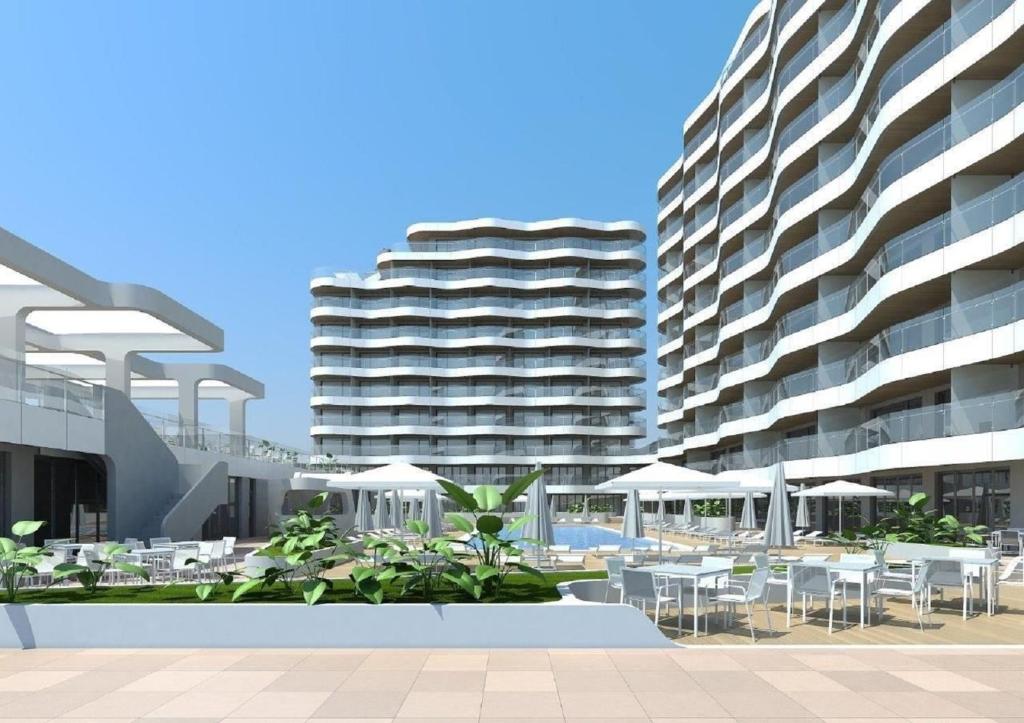 een architectonische weergave van een hotel met tafels en parasols bij Crowne Plaza Constanta - Mamaia Beach, an IHG Hotel in Mamaia