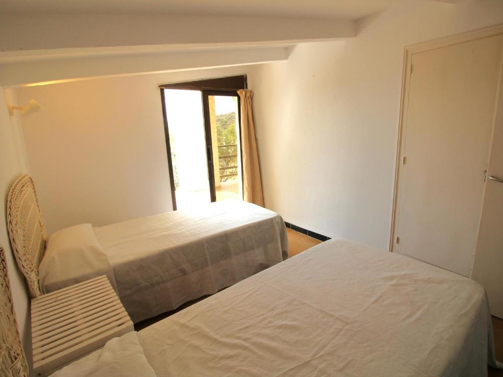 Postel nebo postele na pokoji v ubytování POMPEU FABRA - Apartamento luminoso a 300 m. de la playa de Grifeu. - ES-228-26