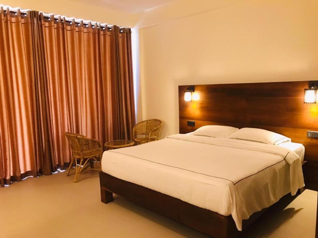 Postel nebo postele na pokoji v ubytování Mandara Mount Hotel