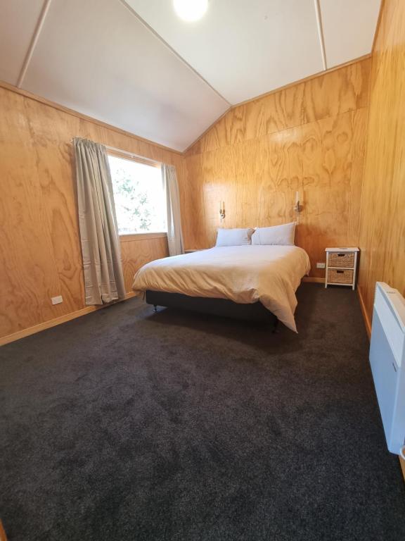 Postel nebo postele na pokoji v ubytování Burkes Pass Country Motels