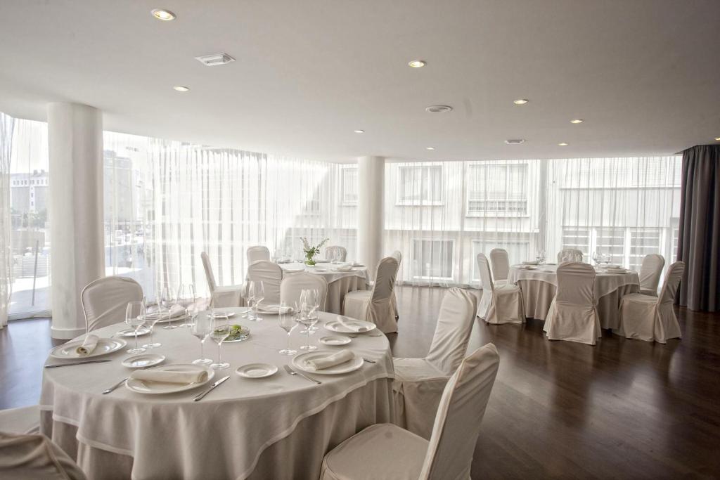 Posedenie v ubytovaní Hotel Almirante