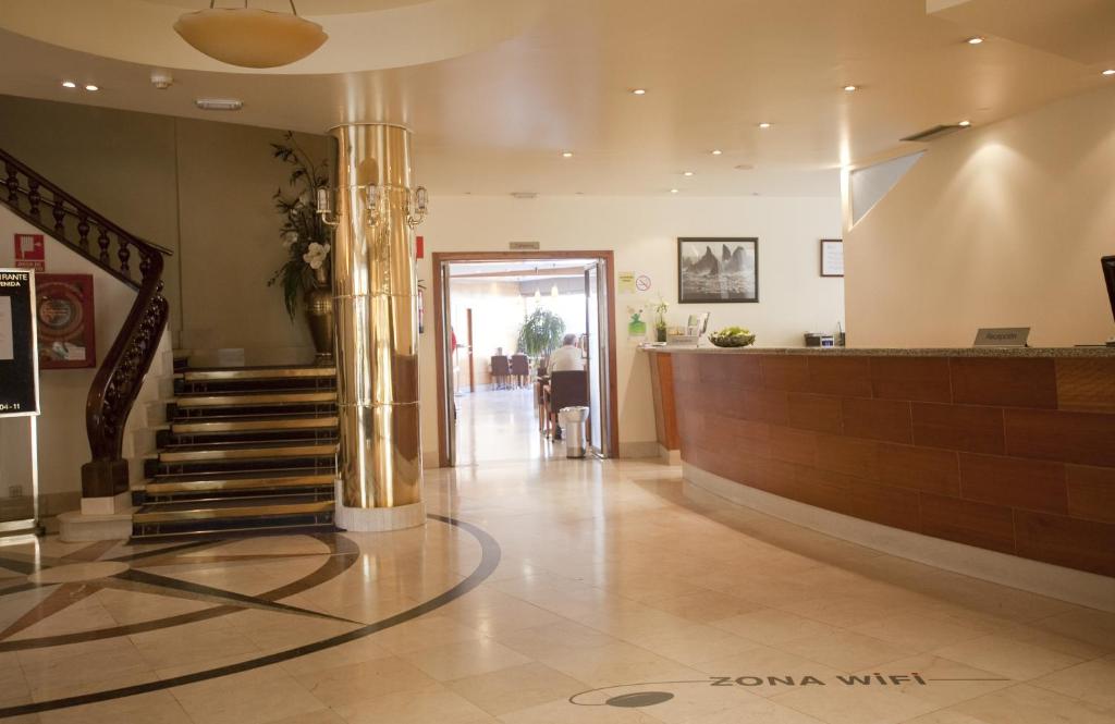 Lobby alebo recepcia v ubytovaní Hotel Almirante