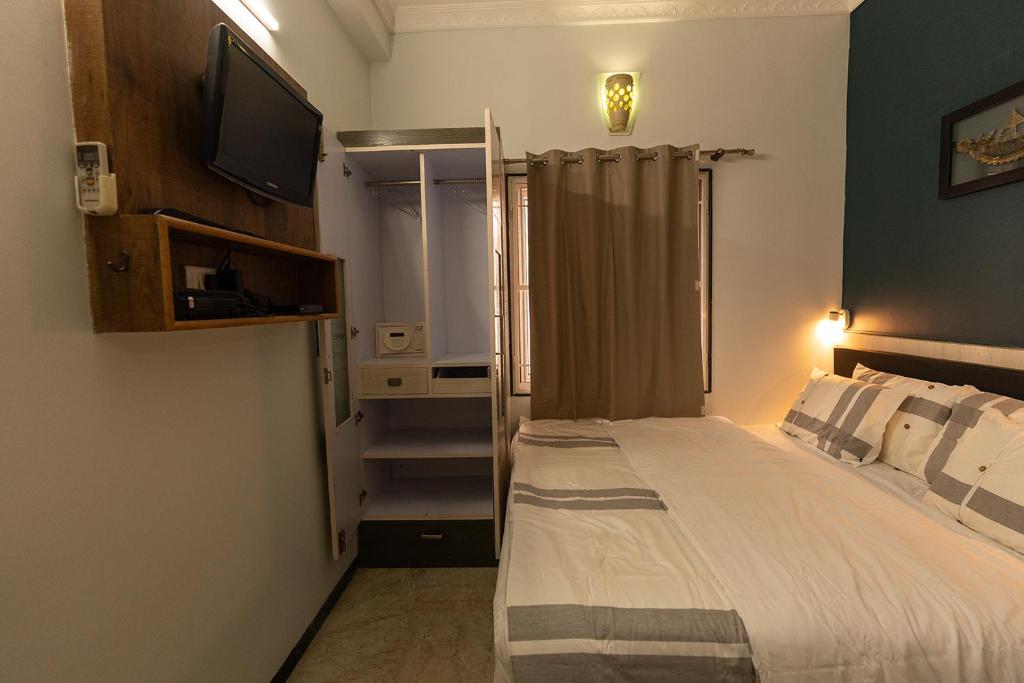 Postel nebo postele na pokoji v ubytování Hive Service Apartment