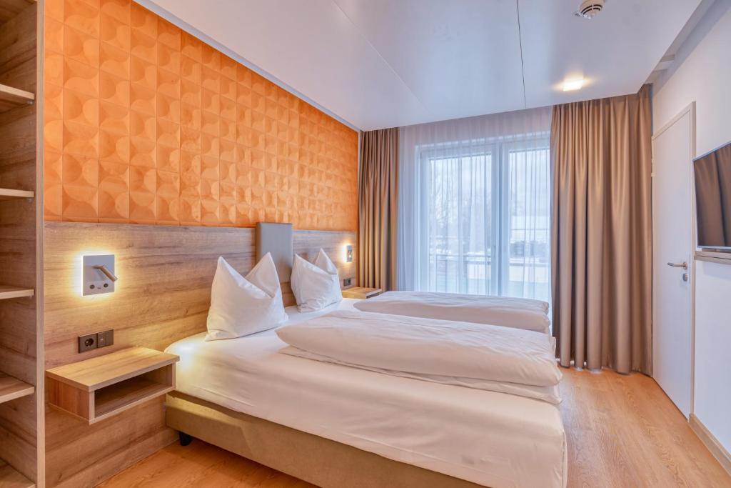 Postel nebo postele na pokoji v ubytování WESTSIDE Hotel