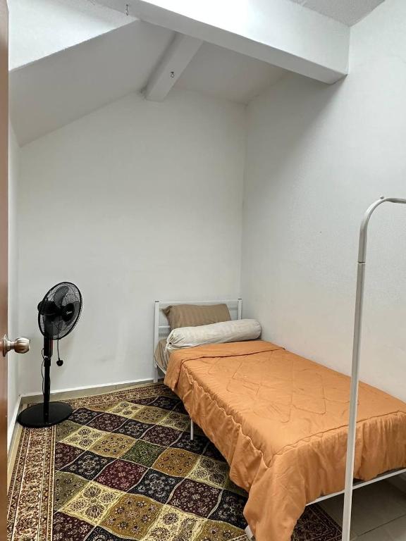Postel nebo postele na pokoji v ubytování Amir Homestay