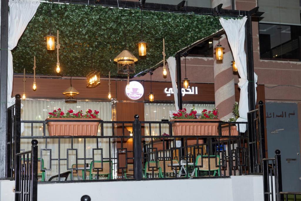 Restaurace v ubytování فندق نبض المخلاف