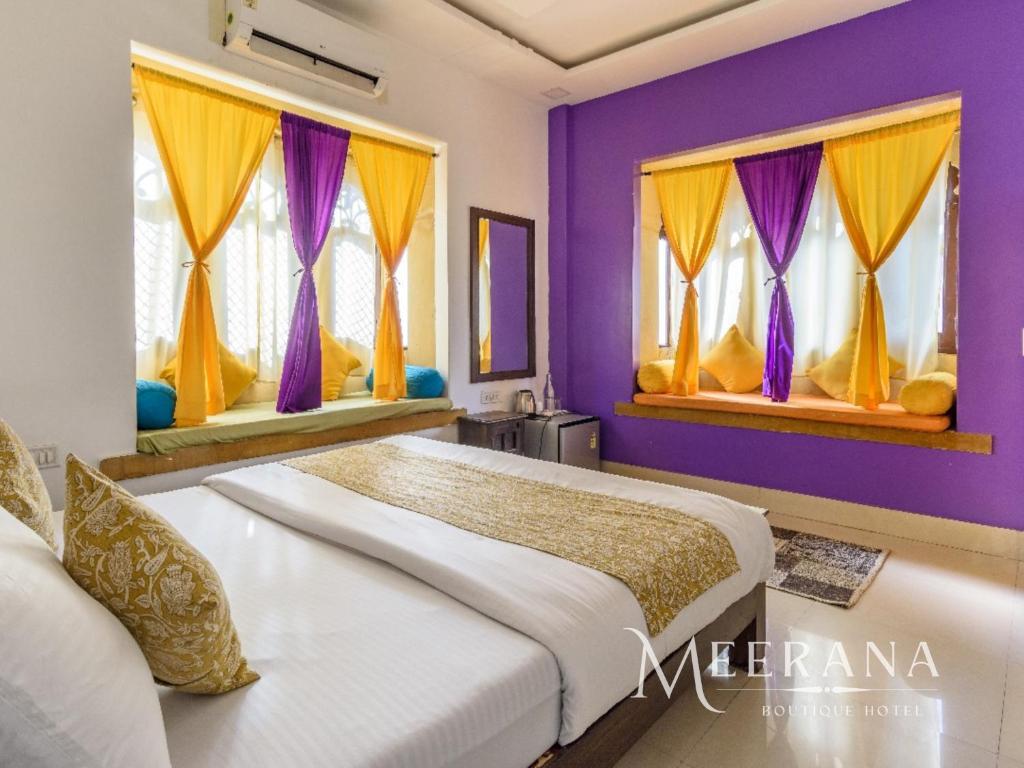 Postel nebo postele na pokoji v ubytování Hotel Meerana