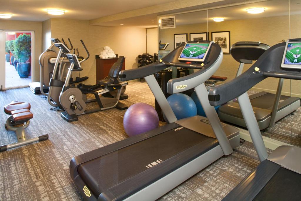Fitness centrum a/nebo fitness zařízení v ubytování Silver Cloud Hotel - Seattle Stadium